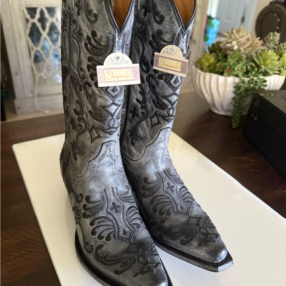 Shyanne Black and Gray Ankle Boots